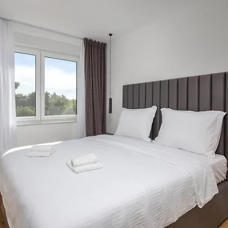 Apartment 3 Bedroom In *