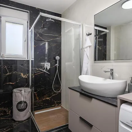 Apartamento 3 Bedroom In Kožino
